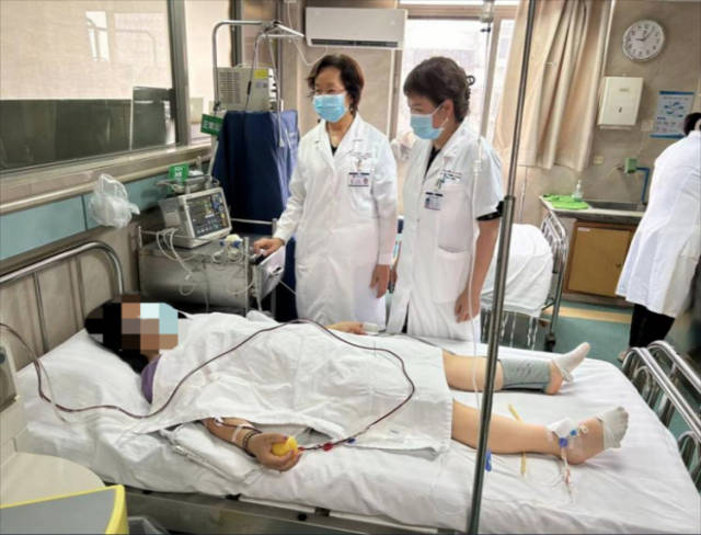阿丽接受PRP宫腔灌注治疗。 阿丽接受PRP宫腔灌注治疗。